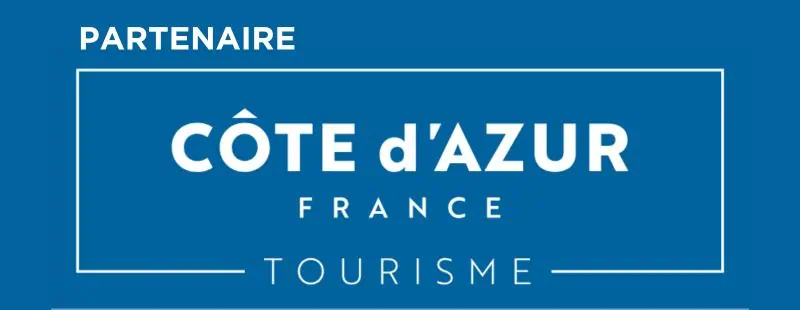 Partenaire Côte d’Azur Tourisme Logo partenaire Côte d'Azur France Tourisme sur fond bleu